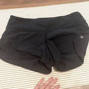 Lululemon lined running shorts sized 6